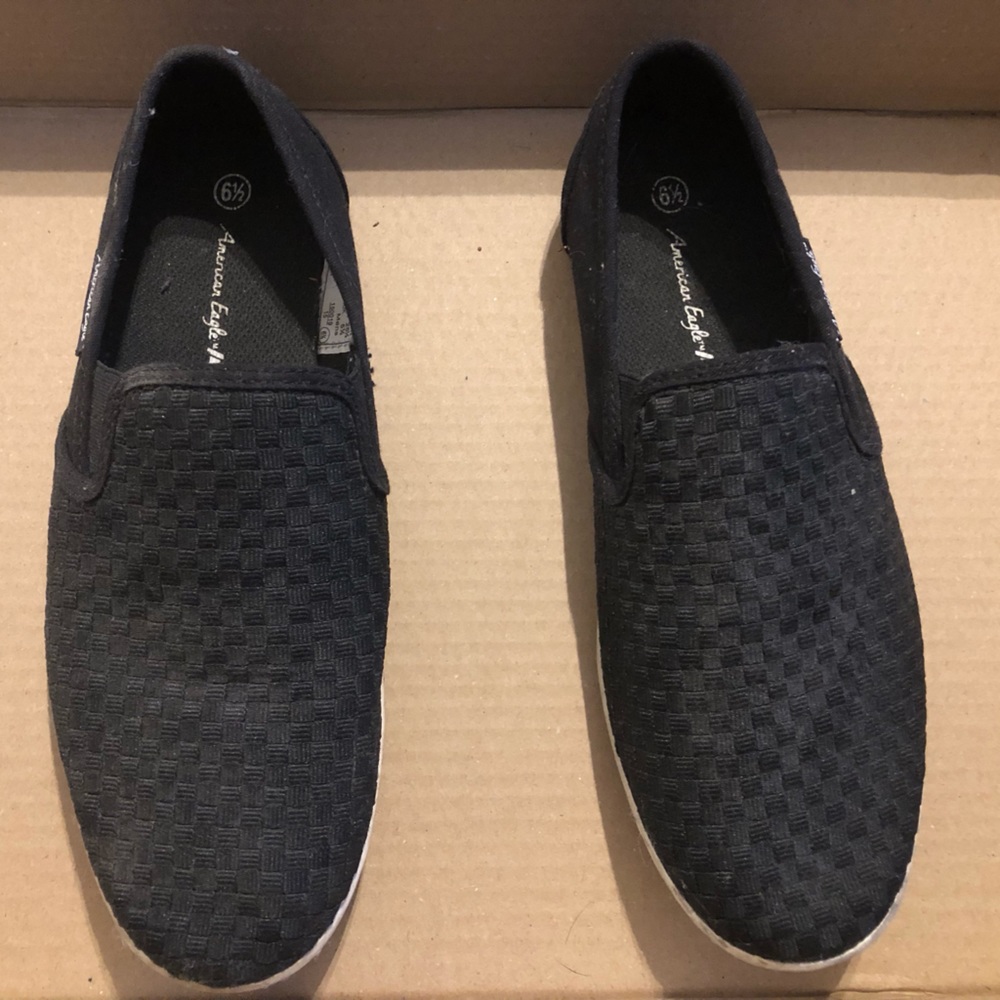 Men’s 6 1/2 black American Eagle slip on shoes.